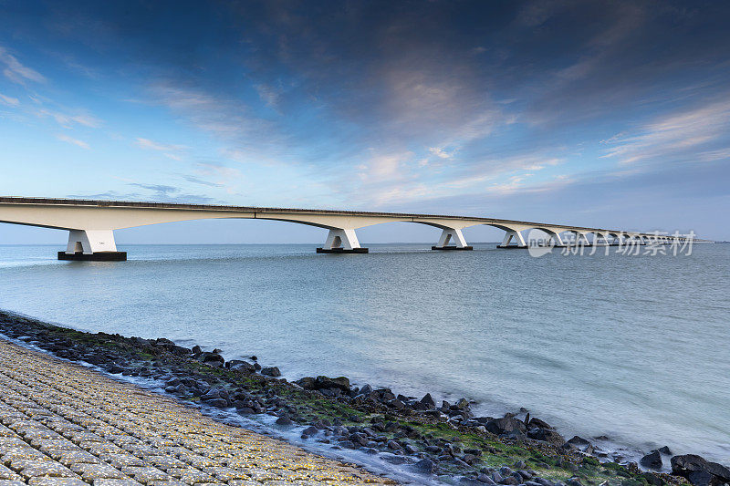 荷兰泽兰省的泽兰大桥(Zeelandbrug, Zeeland Bridge)